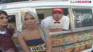 ไอศครีมหนังสือขายมือที่สามทำให้แม่ของเขาอยู่ในไอศกรีแวน