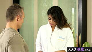 เซ็กซี่ที่รักโซเฟียร์ราลีโอน name knelt แล้วก็กลืนลงไปไอ้หลังจากนวด