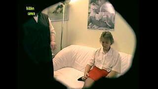 2 เลสเบี้ยน Milfs เล่นเป็น anal ของเล่น! Amateurcommunity.xxx