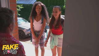 ปลอมที่พักร้อนมือที่สามกับสมไข่สเตซี่รูซและ Romy Indy