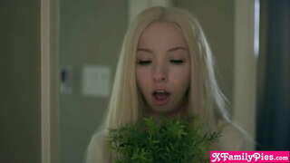 ฉัน insatiable ยัง petite น้องต่างพ่อไม่สามารถหยุด maturbating ยัยสำส่อน