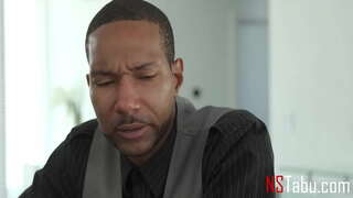 Ebony ลูกเลี้ยงต้องการพ่อต้องปฏิบัติกับหล่อนเหมือนผู้หญิง