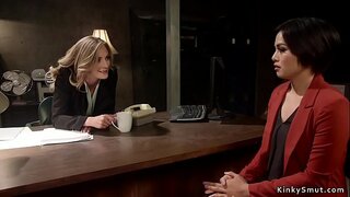 ผมบลอนด์เลสเบี้ยน anal ยังไงพวผมสีน้ำตาลผู้ช่วยเจ้าหน้าที่บรูดซิบไอ้นั่นข้า