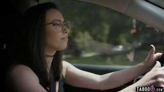 เคซี่ย์ Calvert ไปรับเธอบางอย่างจากอดีตของเธอ