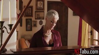 ผู้หญิงอยู่ในบ้านเล่นตอนที่สามีของอยู่-ไรอัน Keely จีน่า Valentina